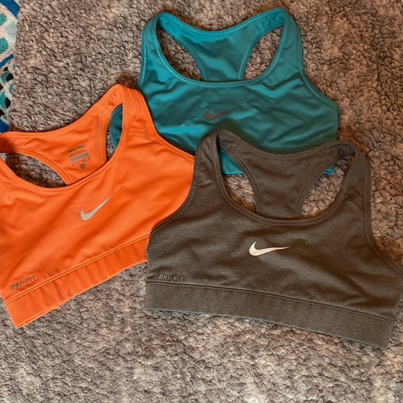 Nike Pro XS Dri-Fit sports bras - Picture 3 of 3